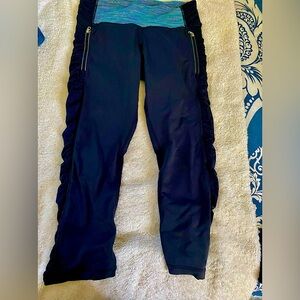 LULULEMON Cropped Yoga Pants